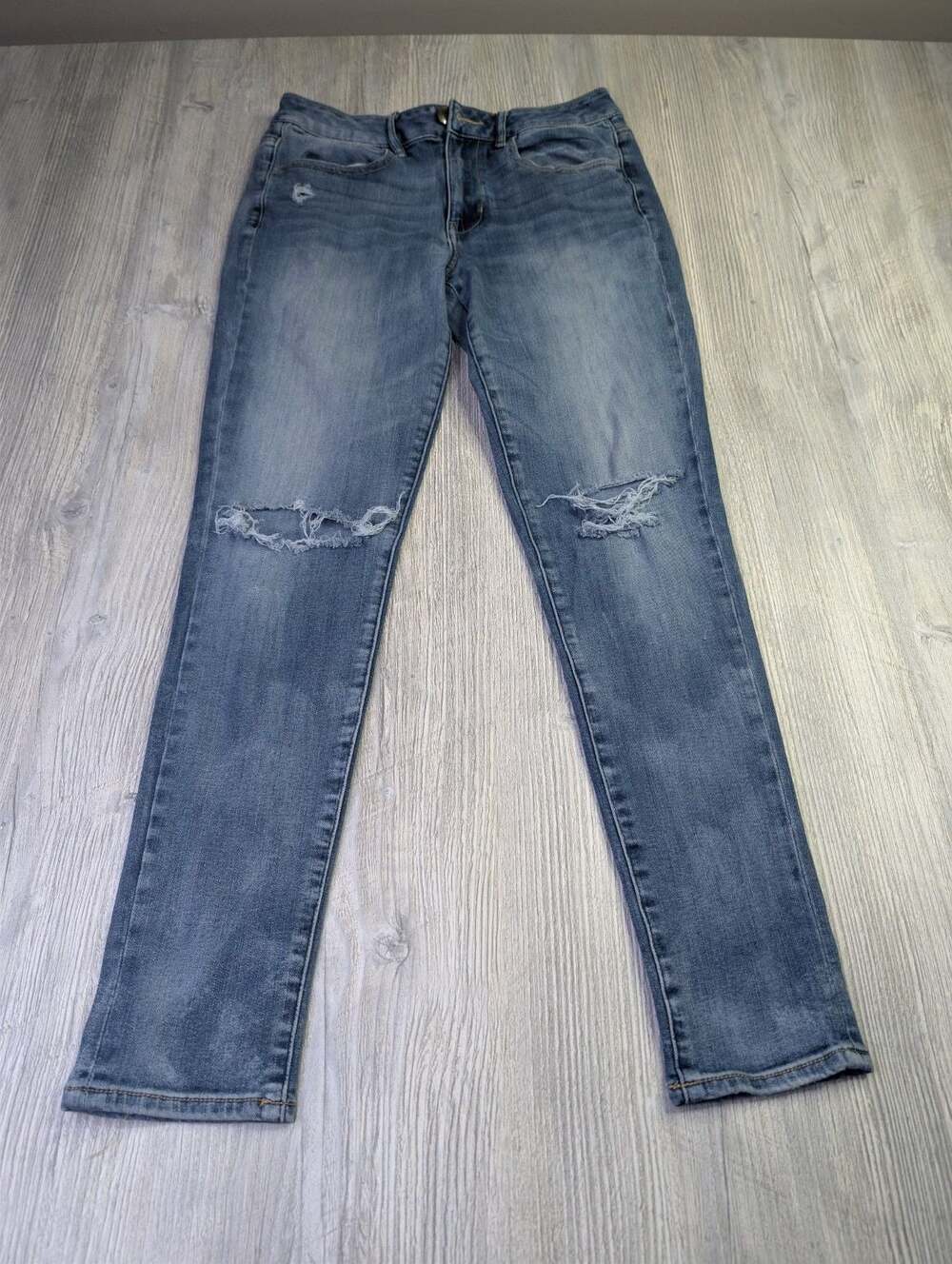 American Eagle Women's Distressed Skinny Jeans Blue Wash size 6 regular